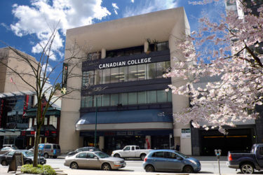 【割引キャンペーン】語学学校CCELと専門学校Canadian College 2024年12月末まで